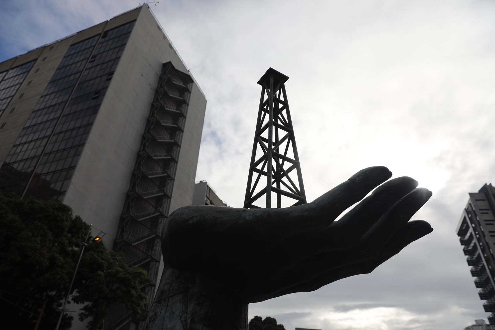 El barril de petróleo venezolano baja 12 centavos de dólar