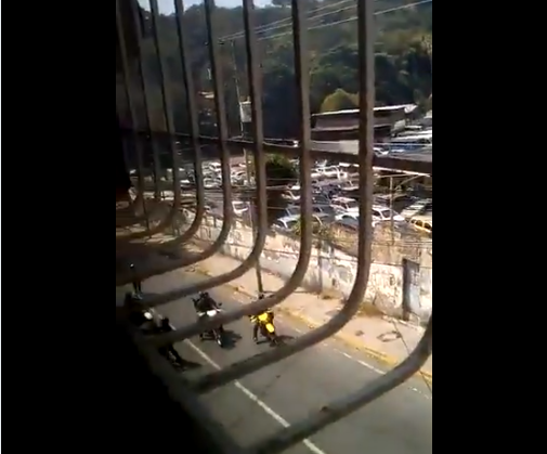 Funcionarios de Sebin y Conas disparan contra viviendas en Cotiza #21Ene (Video)