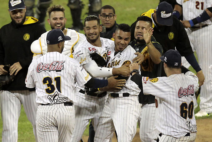 Leones apela a la épica para llevarse el primero de la serie entre felinos: Resultados de postemporada del #3Ene