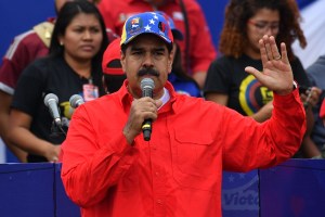 La Guaidomanía atrapa a Maduro: Pone a jurar a los chavistas en la Bolívar (VIDEO)