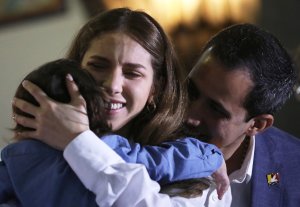 Juan Guaidó y Fabiana Rosales alegraron la Navidad de los niños en Vargas (Fotos)