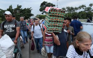 Odisea desde Venezuela hacia Colombia para comprar alimentos y productos básicos