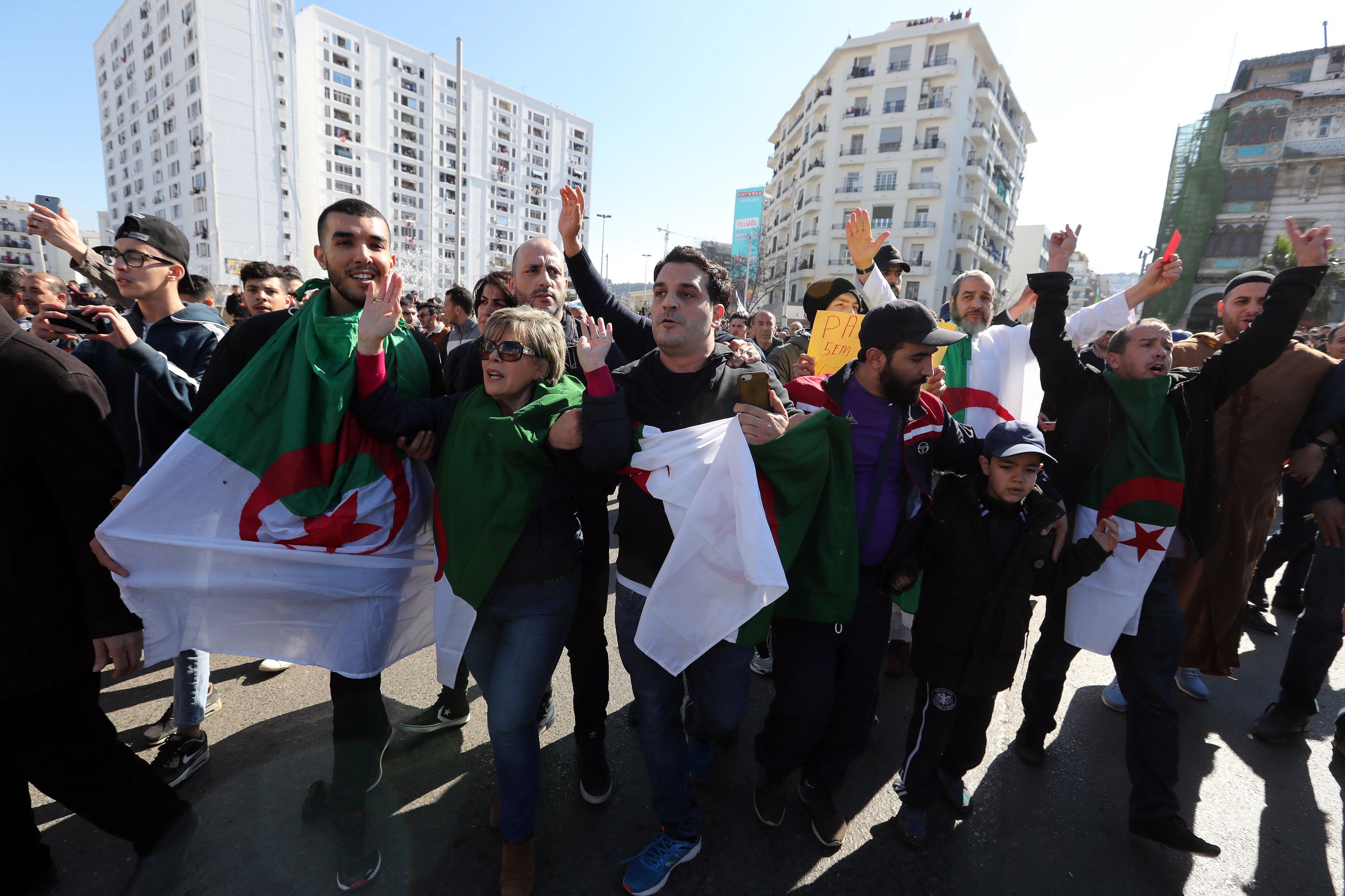 Centenares de estudiantes se manifiestan contra el quinto mandato de Buteflika en Argelia