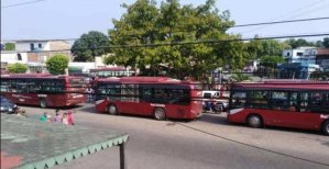Autobuses llegan para la concentración en Ureña #11Feb (FOTOS)