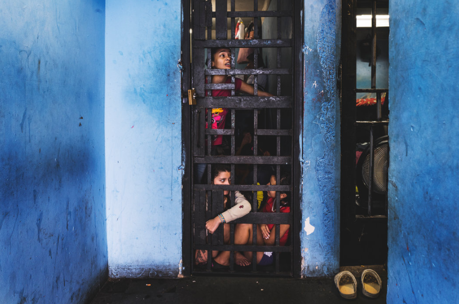 Sexo a cambio de audiencias: la pesadilla de mujeres en cárceles venezolanas