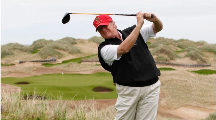 Donald Trump instaló un simulador de golf en una habitación de la Casa Blanca