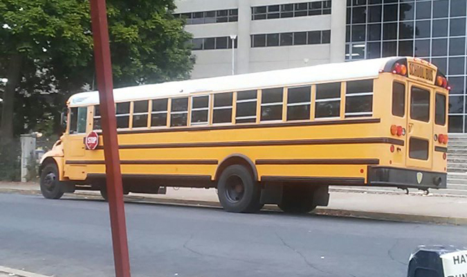 FOTO: Los autobuses “imperialistas” que trasladan a chavistas a un acto de Maduro en Ciudad Bolívar