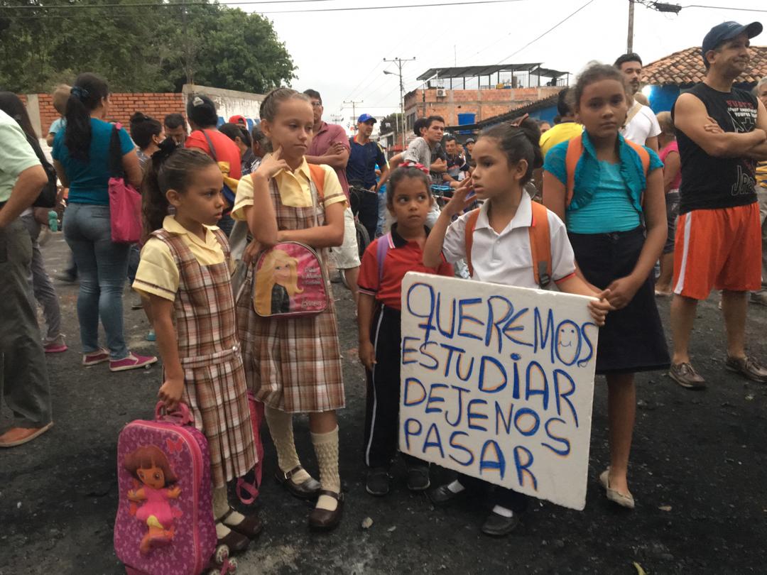 Niños venezolanos que estudian en Colombia: Queremos estudiar, déjenos pasar (foto)