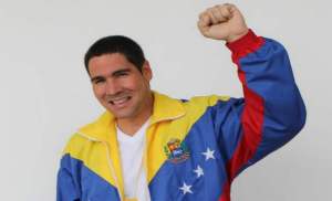 Winston Vallenilla y su esposa felicitaron a Maduro con un cuadro más feo que él (Video)