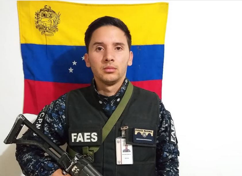 Oficial de Faes en Colombia asegura hasta 450 policías desean unirse a Guaidó (VIDEO)