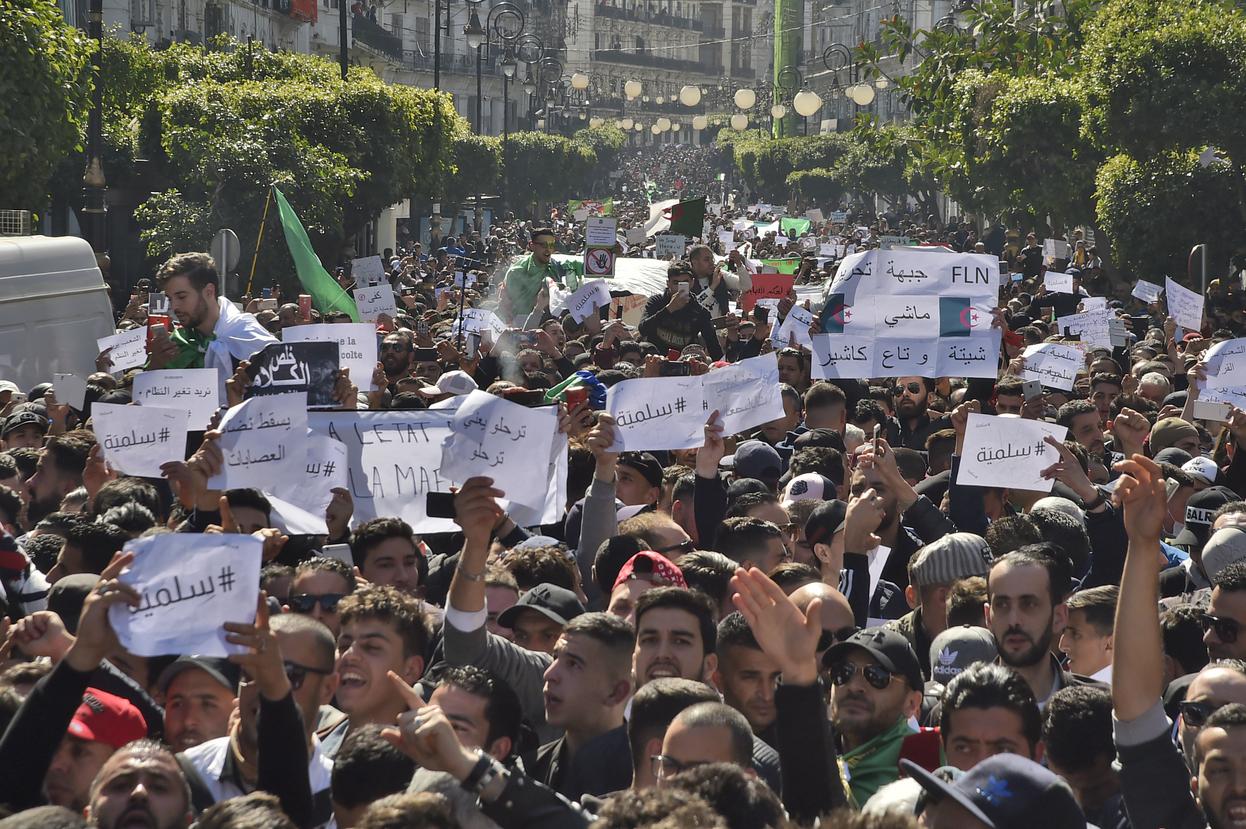 Tras candidatura de dictador argelino, el pueblo salió a las calles a protestar