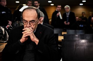 Condenan a seis meses de cárcel a cardenal francés que silenció casos de pederastia