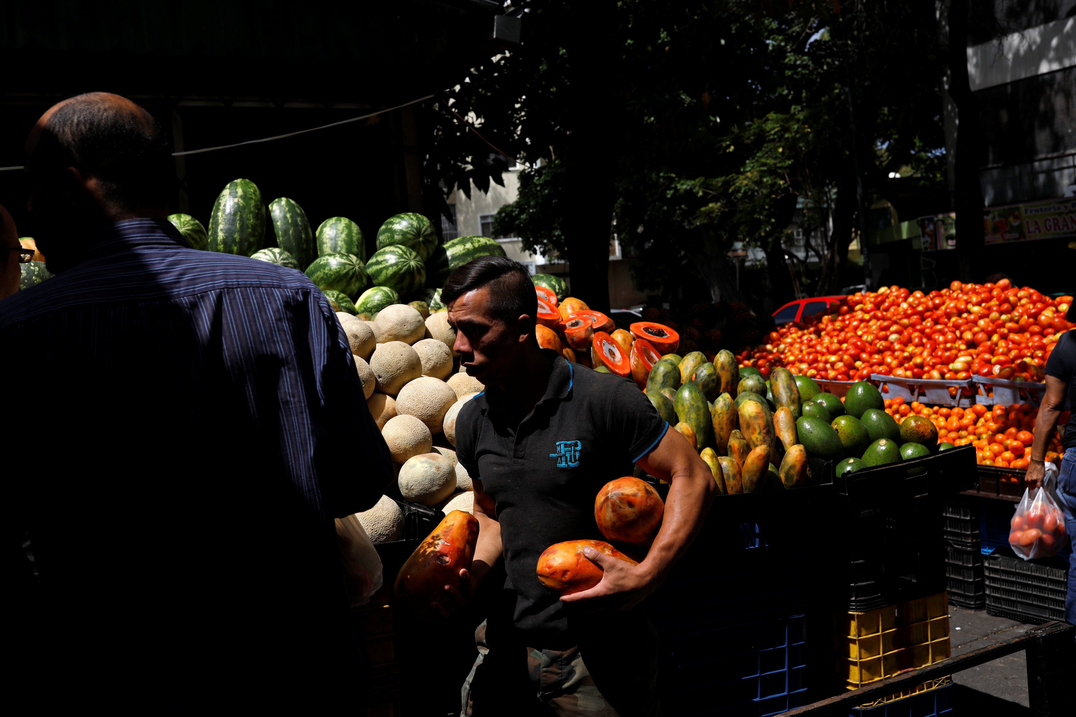 Comer frutas se ha vuelto un lujo para las familias venezolanas