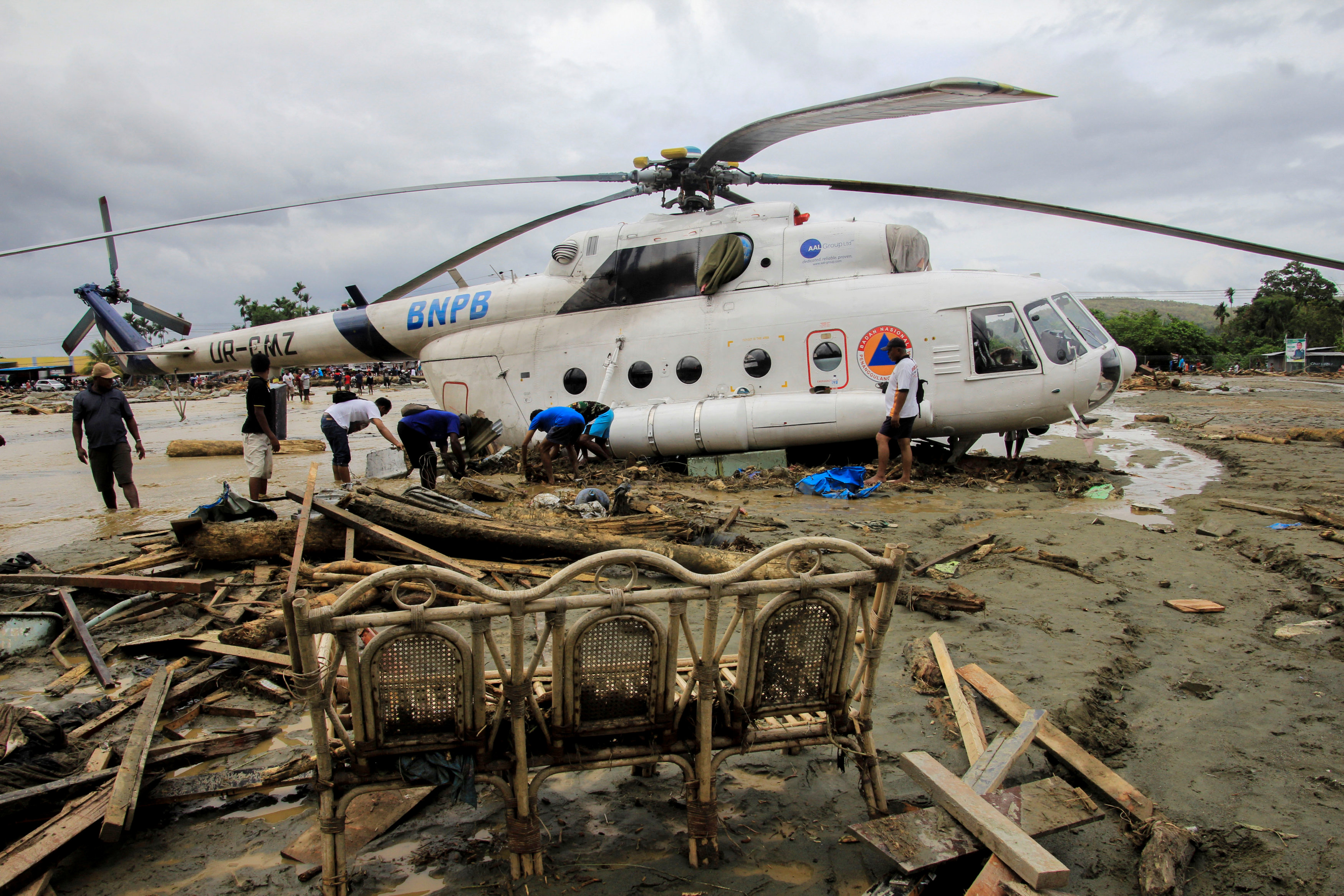 Al menos 50 muertos en las inundaciones registradas en la Papúa indonesia (Fotos)