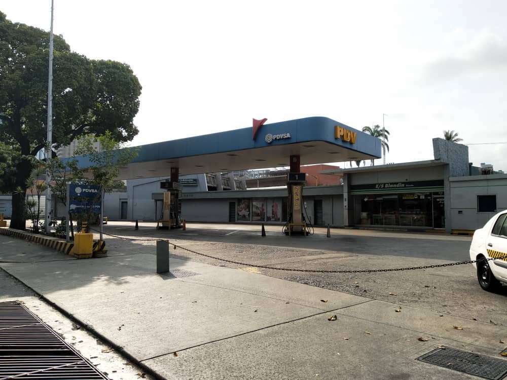 En Caracas, la mayoría de las gasolineras no están prestando servicio #8Mar (fotos)