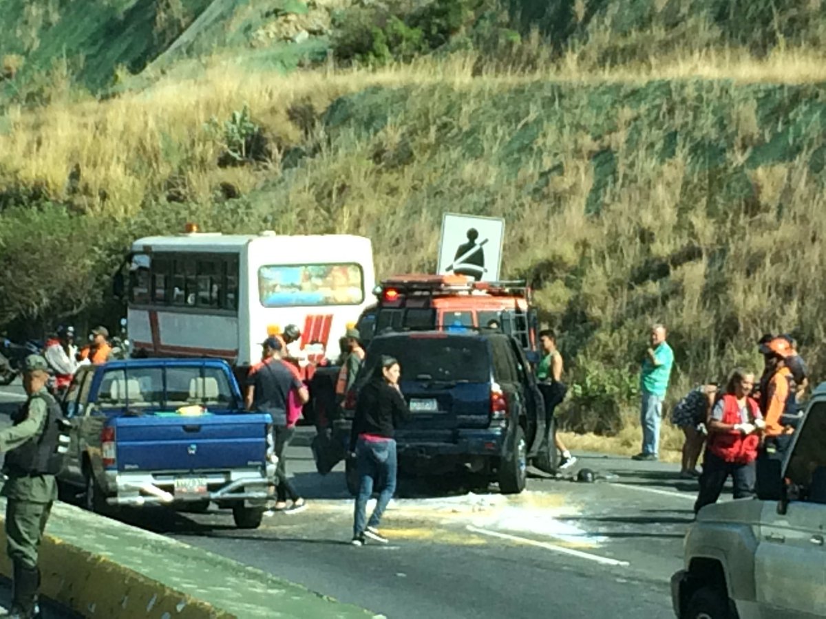 Reportan accidente en la autopista Caracas-La Guaira a la altura de Ciudad Caribia (Foto)