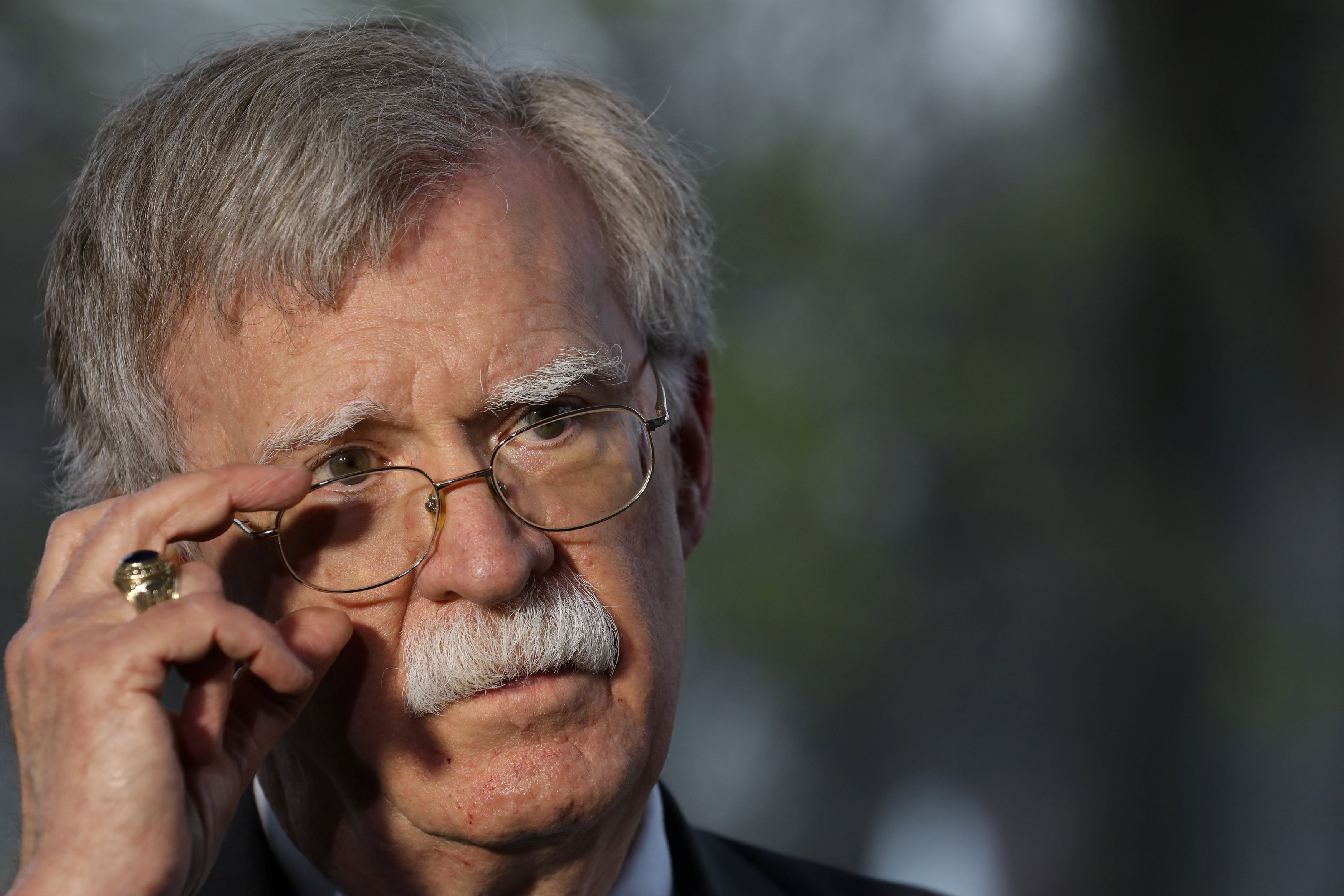 Medidas desesperadas de Maduro no resolverán los problemas que él creó, dice Bolton