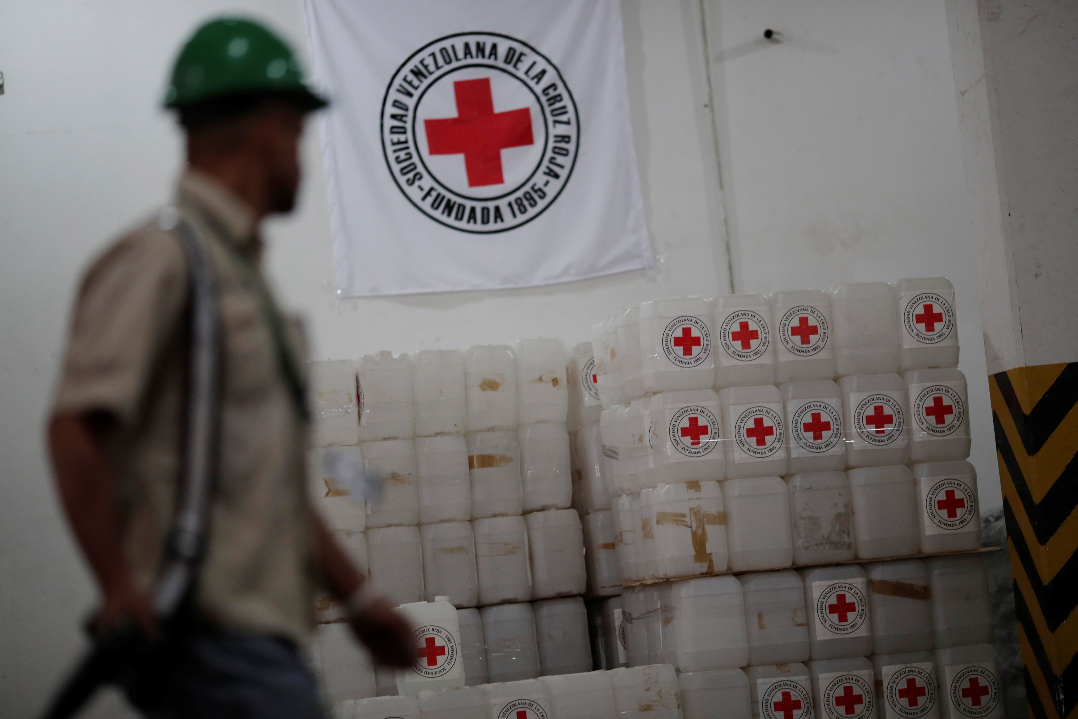 Régimen de Maduro y Cruz Roja firman acuerdo para regular entrada de ayuda humanitaria