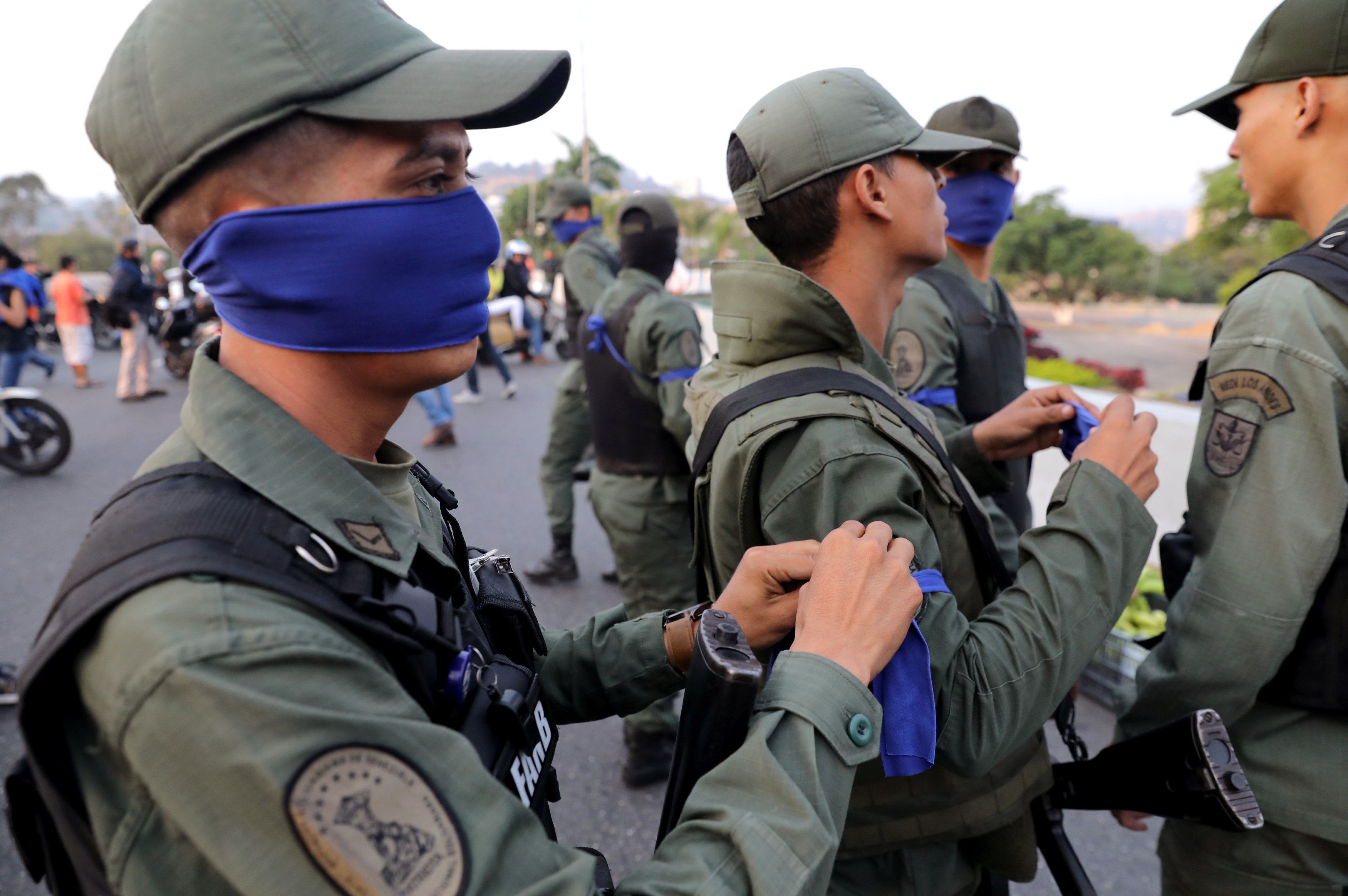 AP: Maduro expulsa a 55 militares supuestamente implicados en fallido alzamiento