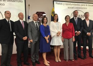 Embajadora de Venezuela en Panamá presentó el Plan País de Guaidó (FOTOS)