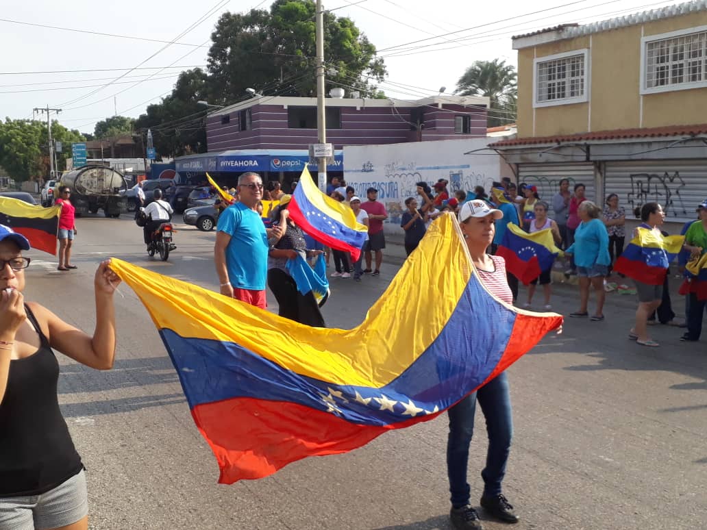 Habitantes del estado Zulia salen a las calles en apoyo a la Operación Libertad (VIDEO)