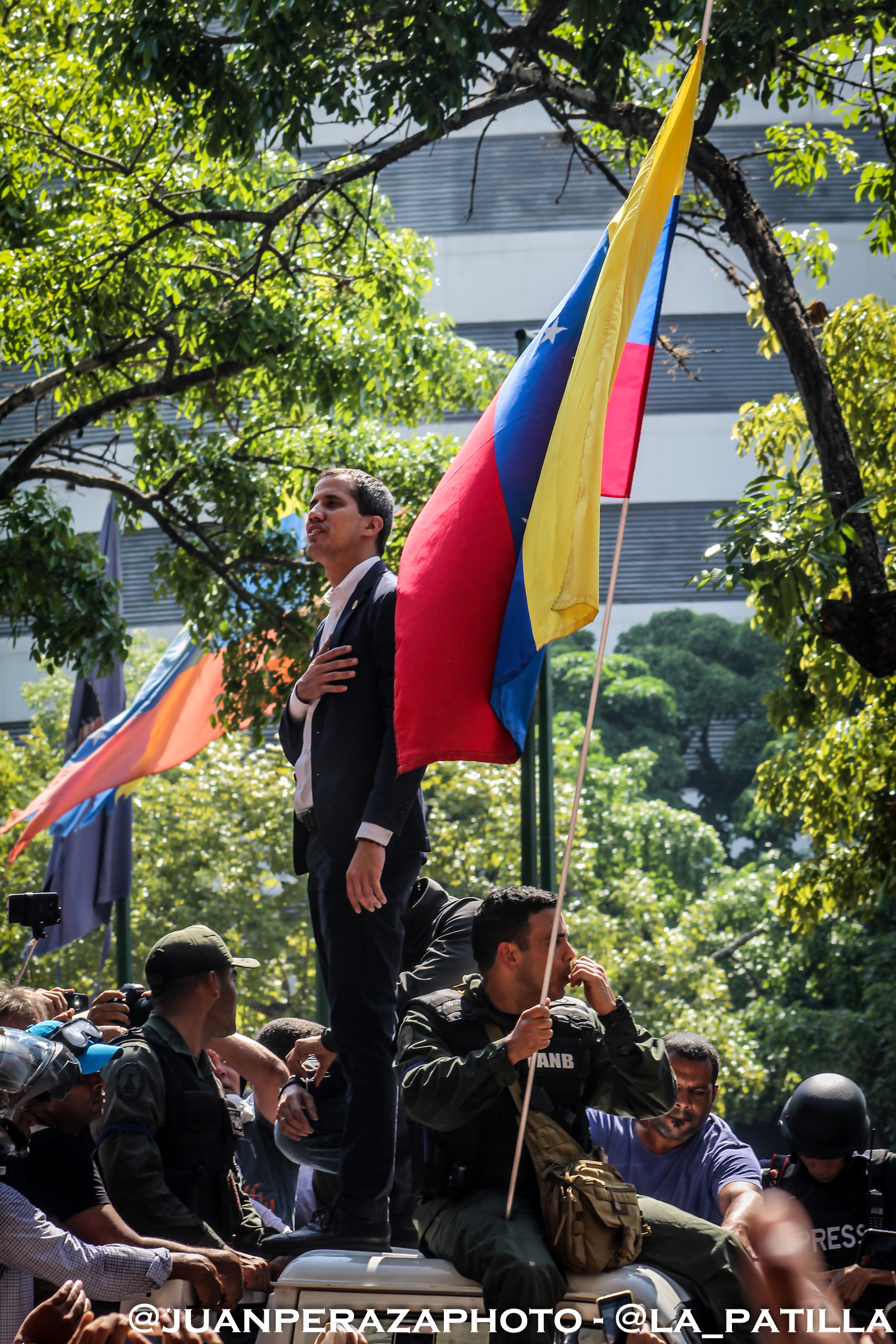 Guaidó recorre Barquisimeto y lo reciben con los brazos abiertos (Foto y Video)