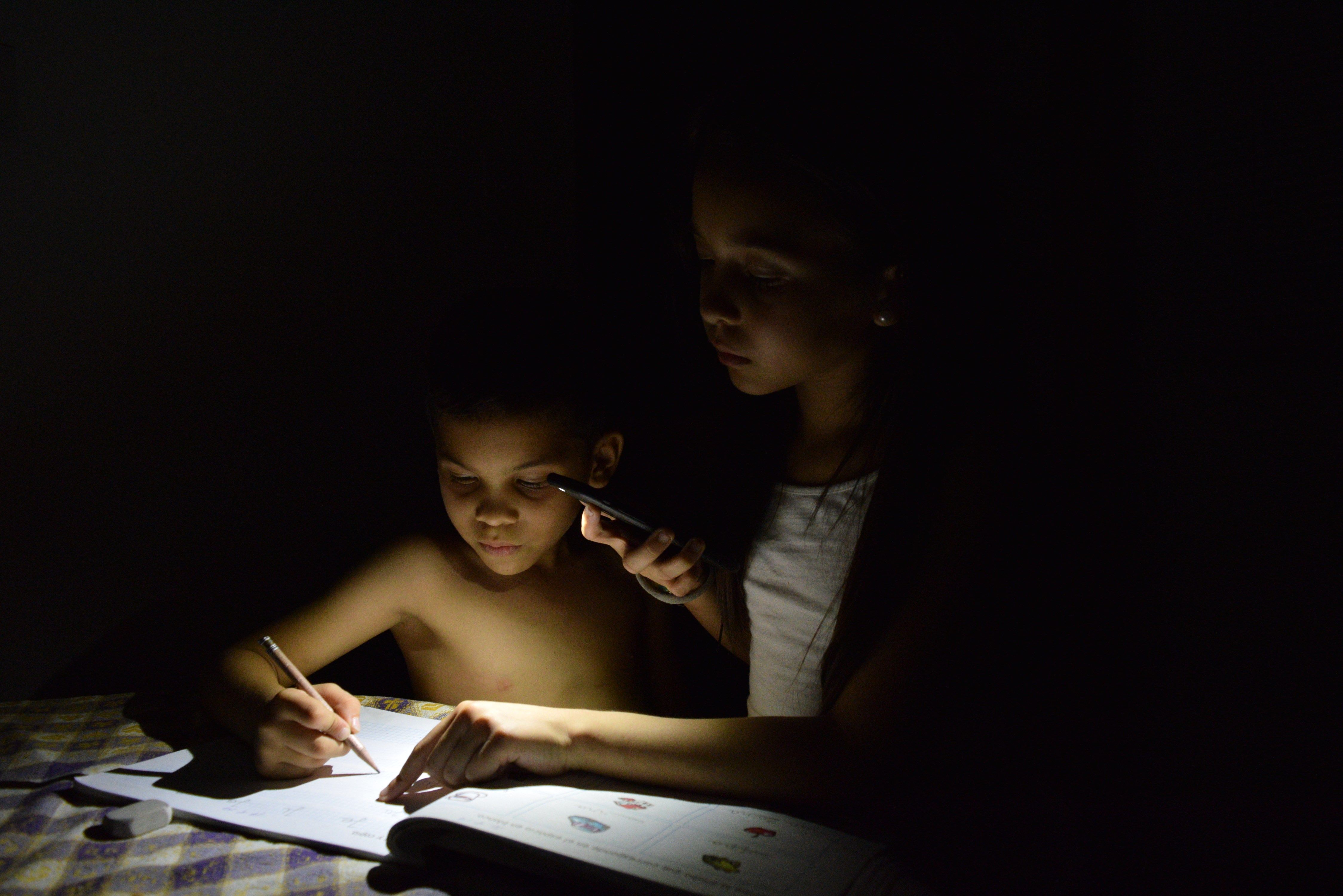 Diversos sectores de Táchira llevan más de ocho horas sin luz este 27 de abril