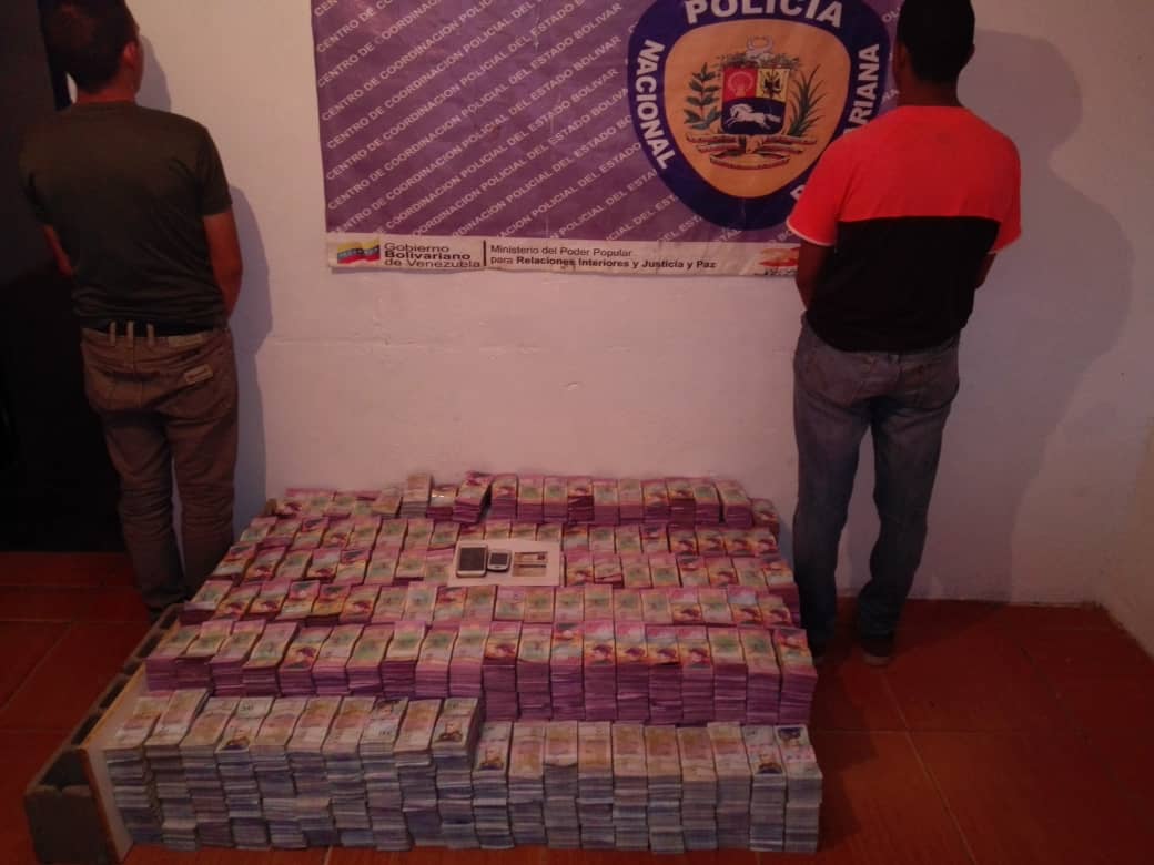 Detienen en Guasipati a dos militares por el tráfico de 32 millones de bolívares en billetes
