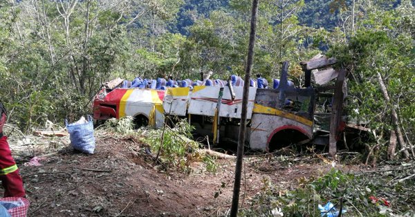 Al menos 25 muertos por accidente en carretera de Bolivia