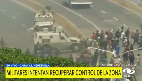 VIDEO EXPLÍCITO: Tanquetas arrollan a manifestantes en La Carlota