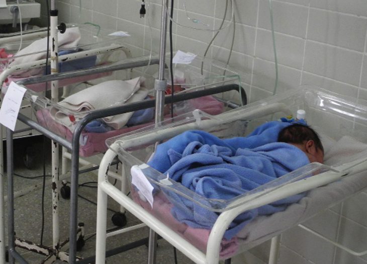 Detienen a mujer por abandonar a hijo recién nacido en Bolívar