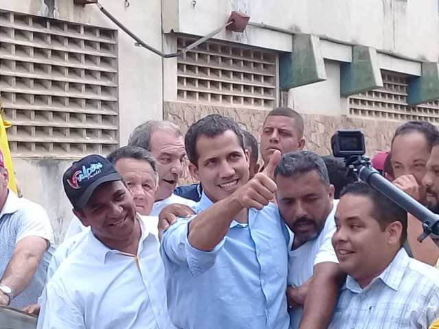 El presidente encargado de Venezuela, Juan Guaidó, en una visita a Coro, capital del estado Falcón. Cortesía. 