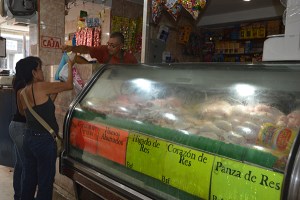Habitantes de Vargas solo pueden comprar carapachos y riñonada