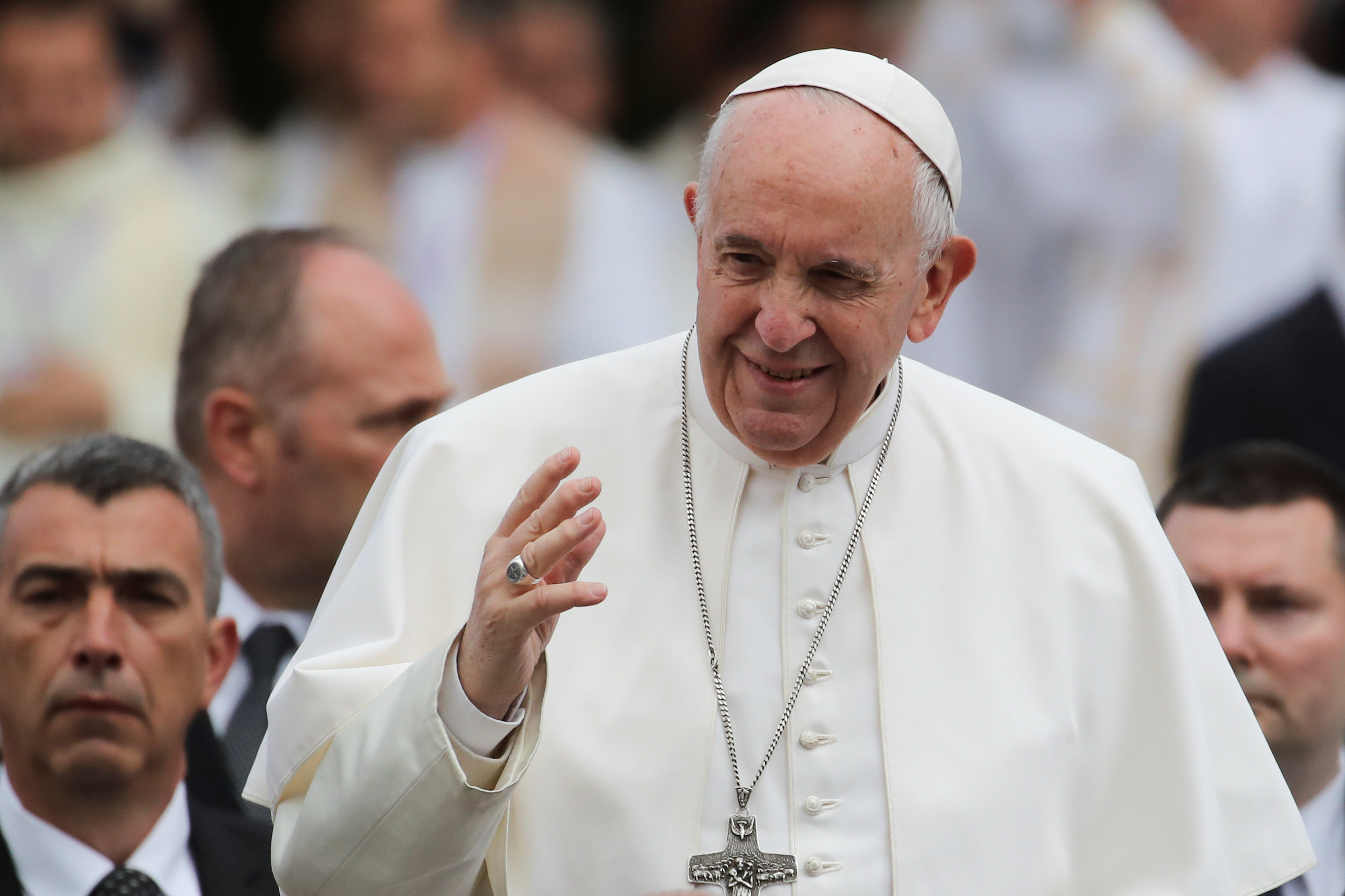 Representante del papa Francisco visita víctimas de desastre minero en Brasil