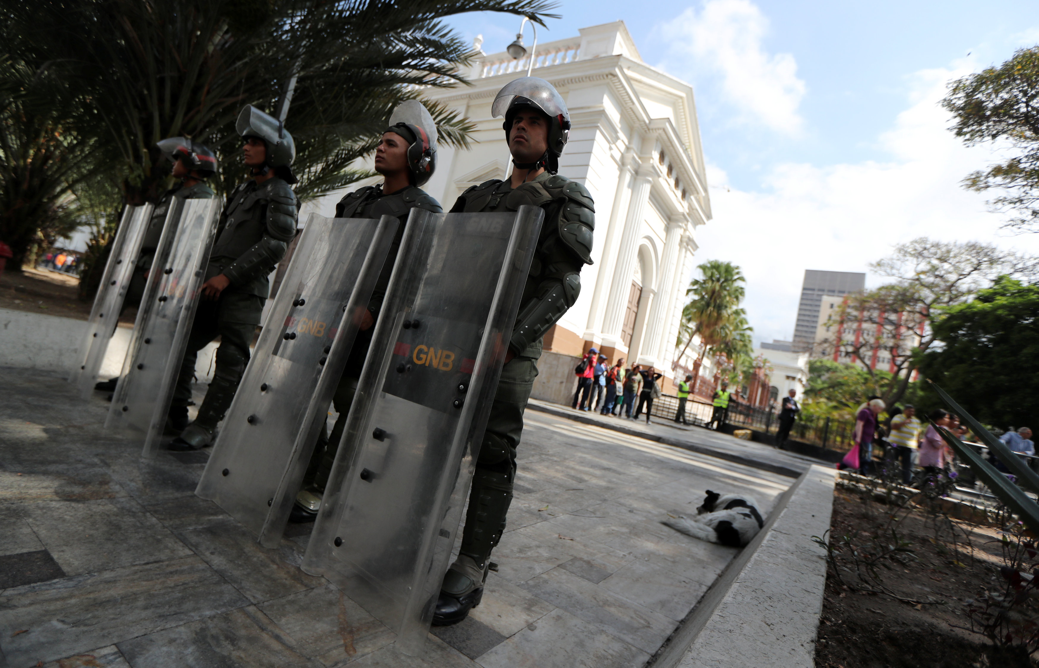 Diosdado bloquea la legítima AN y anuncia uso permanente del Palacio Federal Legislativo