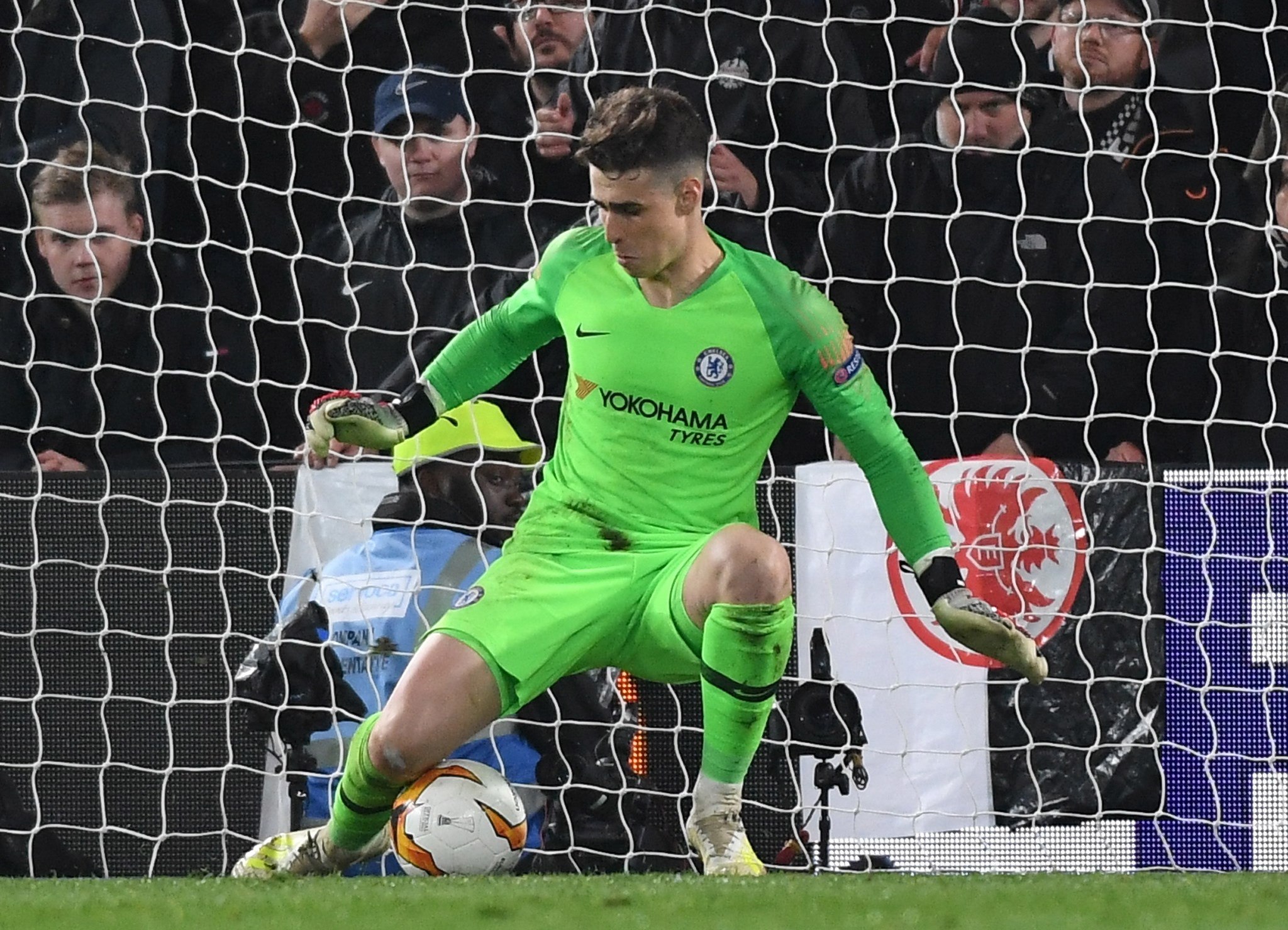 Kepa se luce en penales para llevar al Chelsea a una final londinense en la Europa League