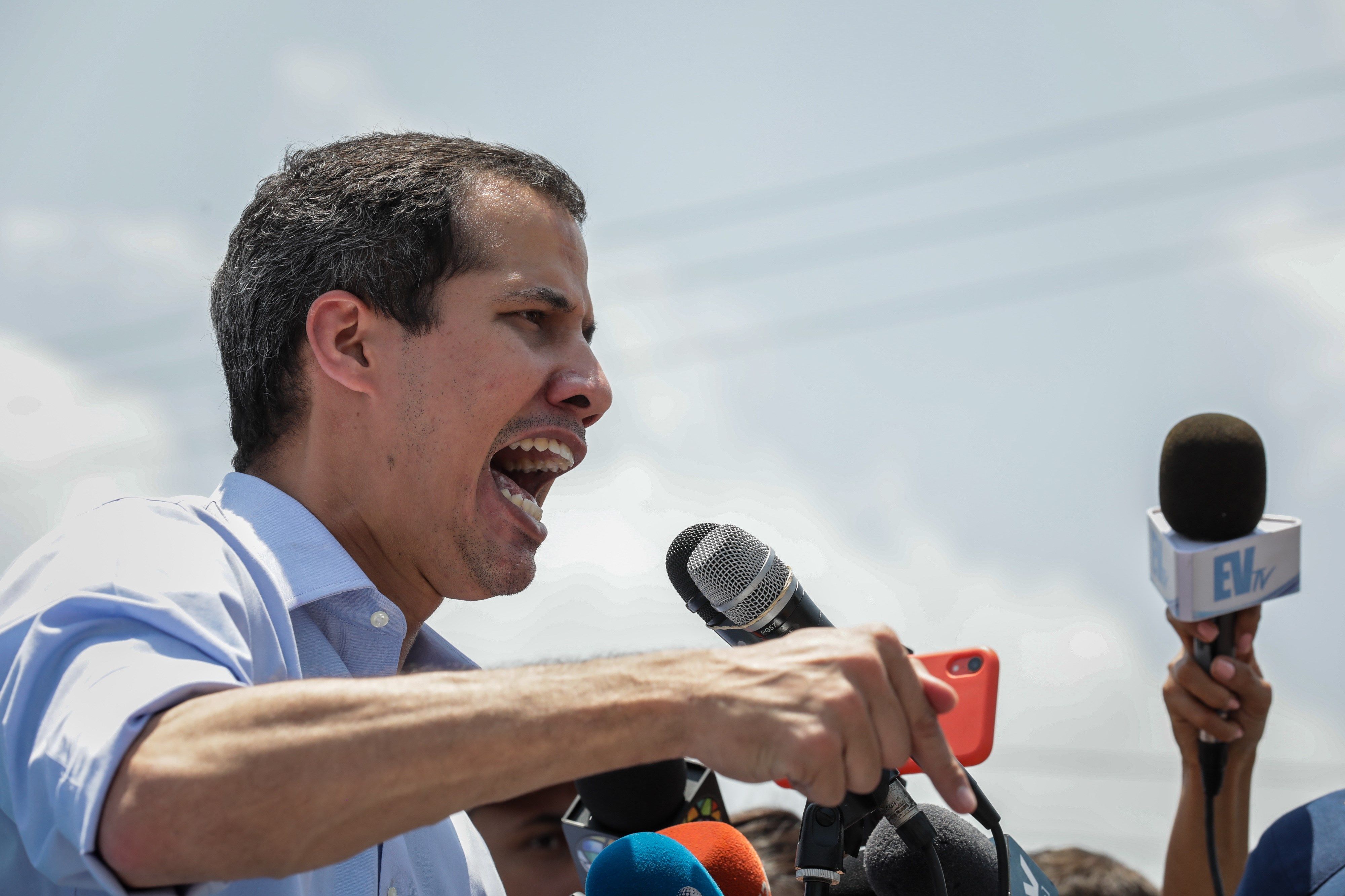 Guaidó dice que los venezolanos ejercen su poder para no acostumbrarse a la tragedia