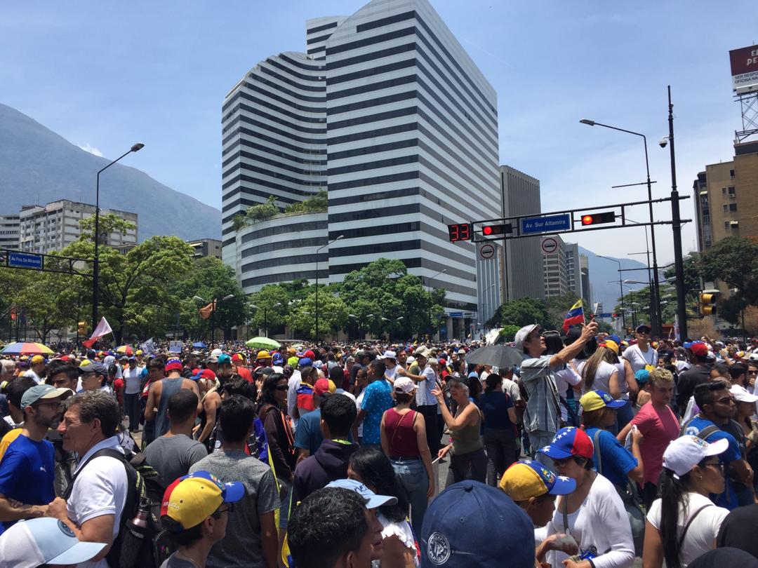 #EnVivo Plaza Altamira abarrotada para escuchar al presidente encargado Juan Guaidó #1May