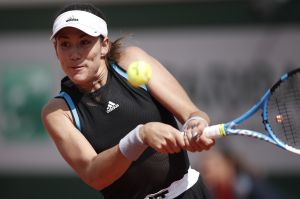 Muguruza derriba a Svitolina para llegar a octavos en Roland Garros