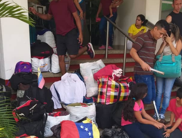 Militares venezolanos refugiados son desalojados de hotel en Cúcuta (VIDEOS)