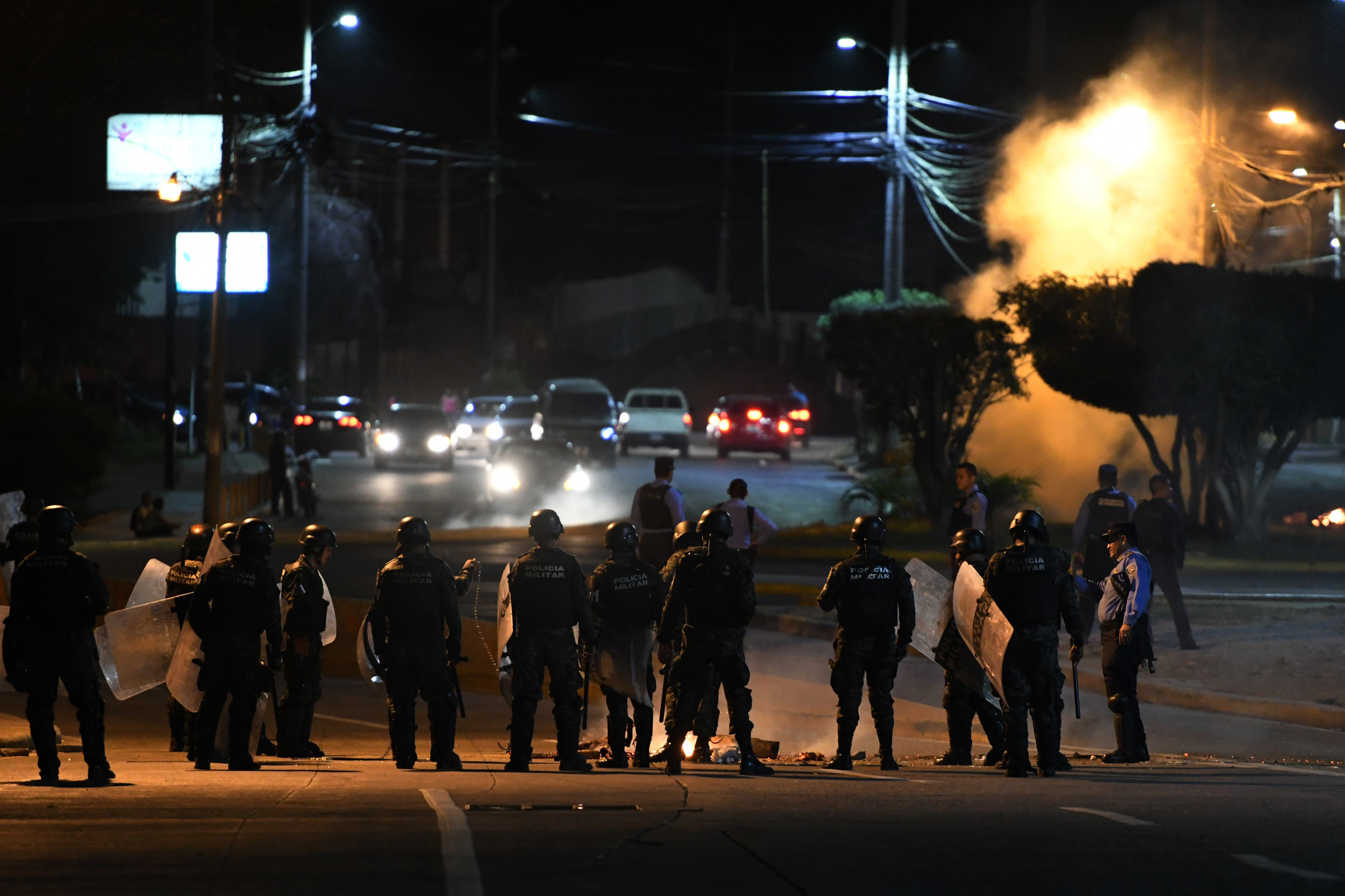 Presidente de Honduras despliega al Ejército tras protestas en su contra