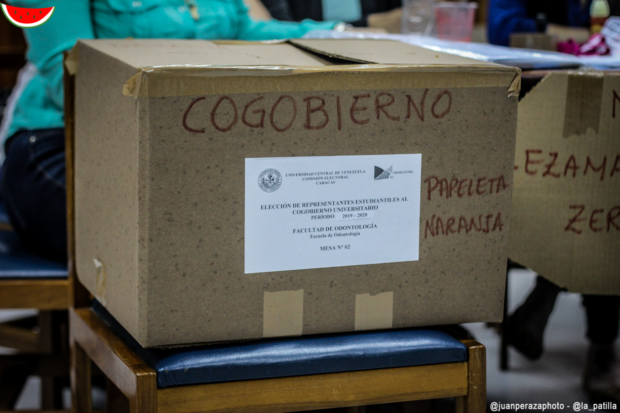 EN FOTOS: Estudiantes de la UCV ejercieron su voto durante trascendental jornada