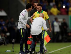 ¡Se encienden las alarmas! Neymar abandona por lesión el amistoso entre Brasil y Catar (Video)