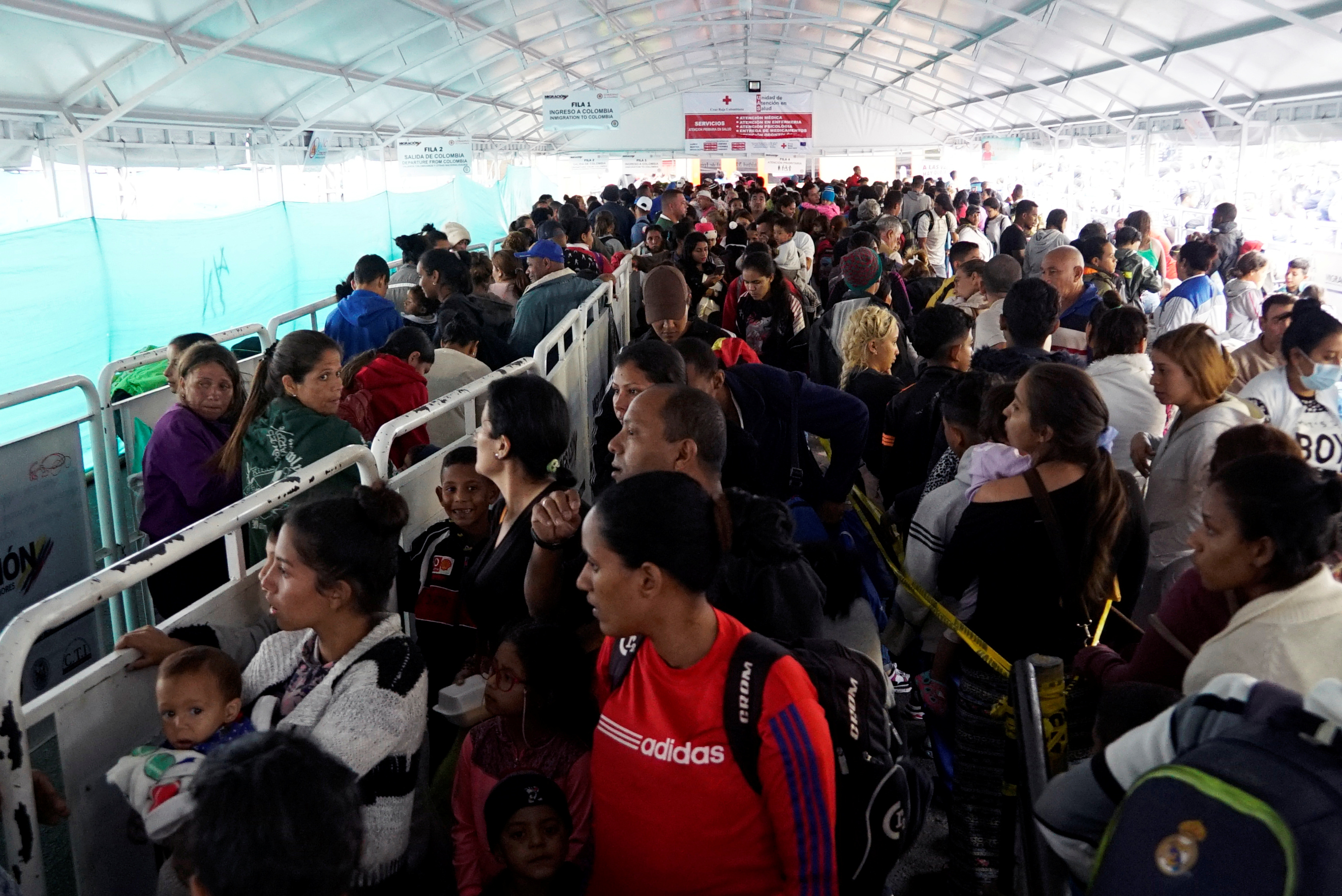 Ecuador ha atendido a más de 23.600 venezolanos en zona fronteriza con Colombia