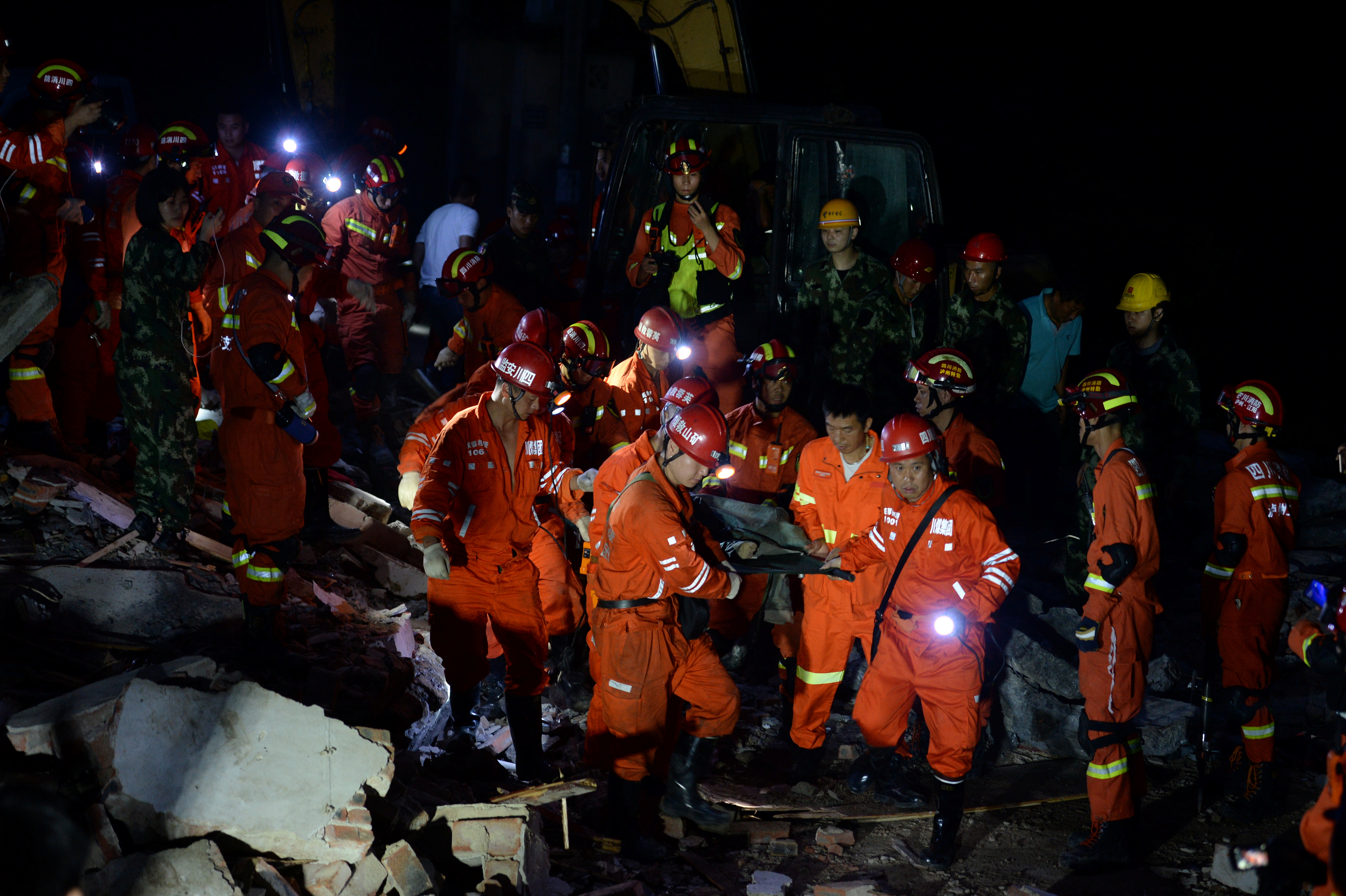 Así quedaron algunos edificios tras el terremoto en China (Foto y videos)