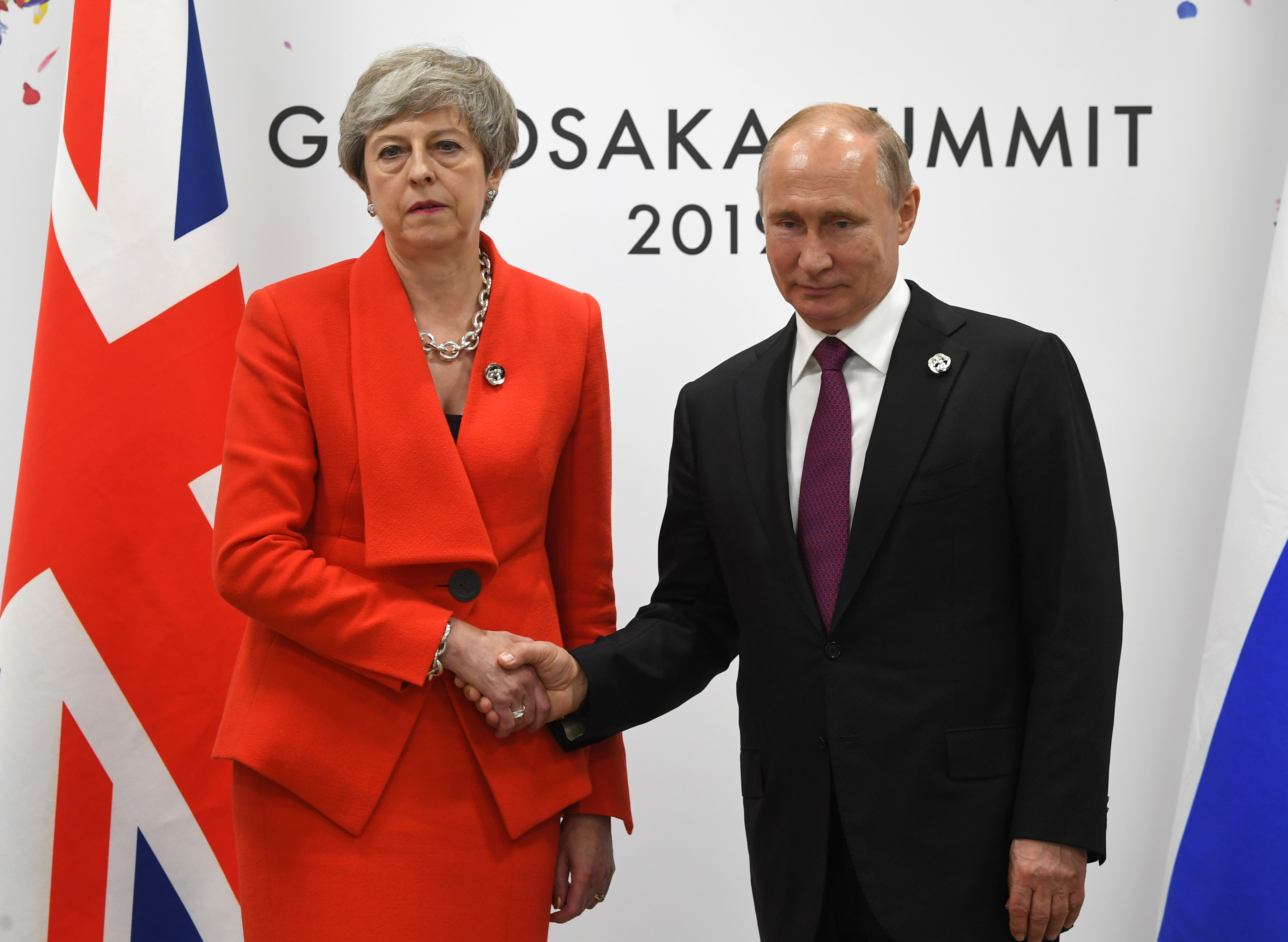 “Ocúpate de tus asuntos”: El singular carómetro que May le puso a Putin en el G20 (FOTOS)