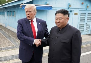 Trump ofreció a Kim Jong Un llevarlo a casa en el Air Force One