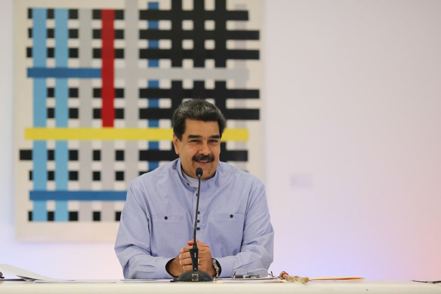 Maduro aprueba 20 mil bolívares para artistas y dice: “eso no alcanza para nada” (VIDEO)