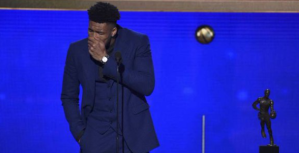 Imposible no llorar: El emotivo discurso de Giannis Antetokounmpo luego de ganar el MVP (VIDEO)