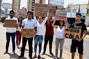 Jóvenes de Voluntad Popular protestan por falta de gasolina en el Zulia